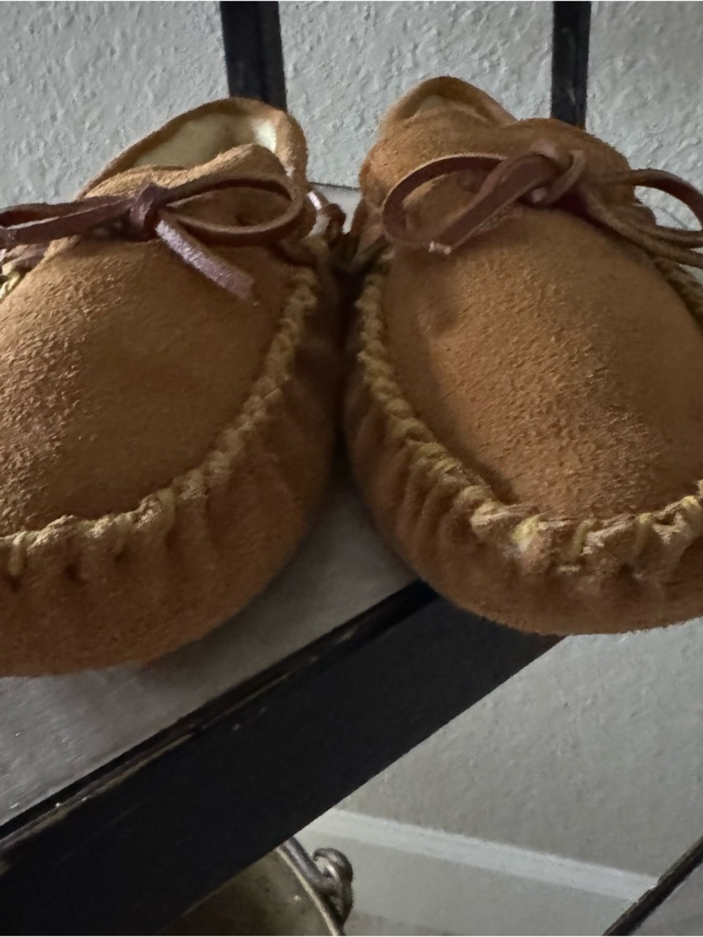 Northwest Territory Men’s Brown Suede Leather Moccasin Slippers - Picture 6 of 7